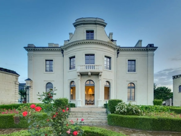 Chateau de Candes Full Estate