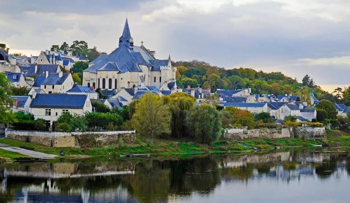 Chateau de Candes Full Estate