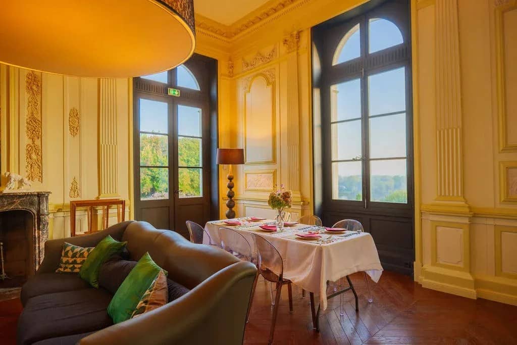 Chateau de Candes Full Estate